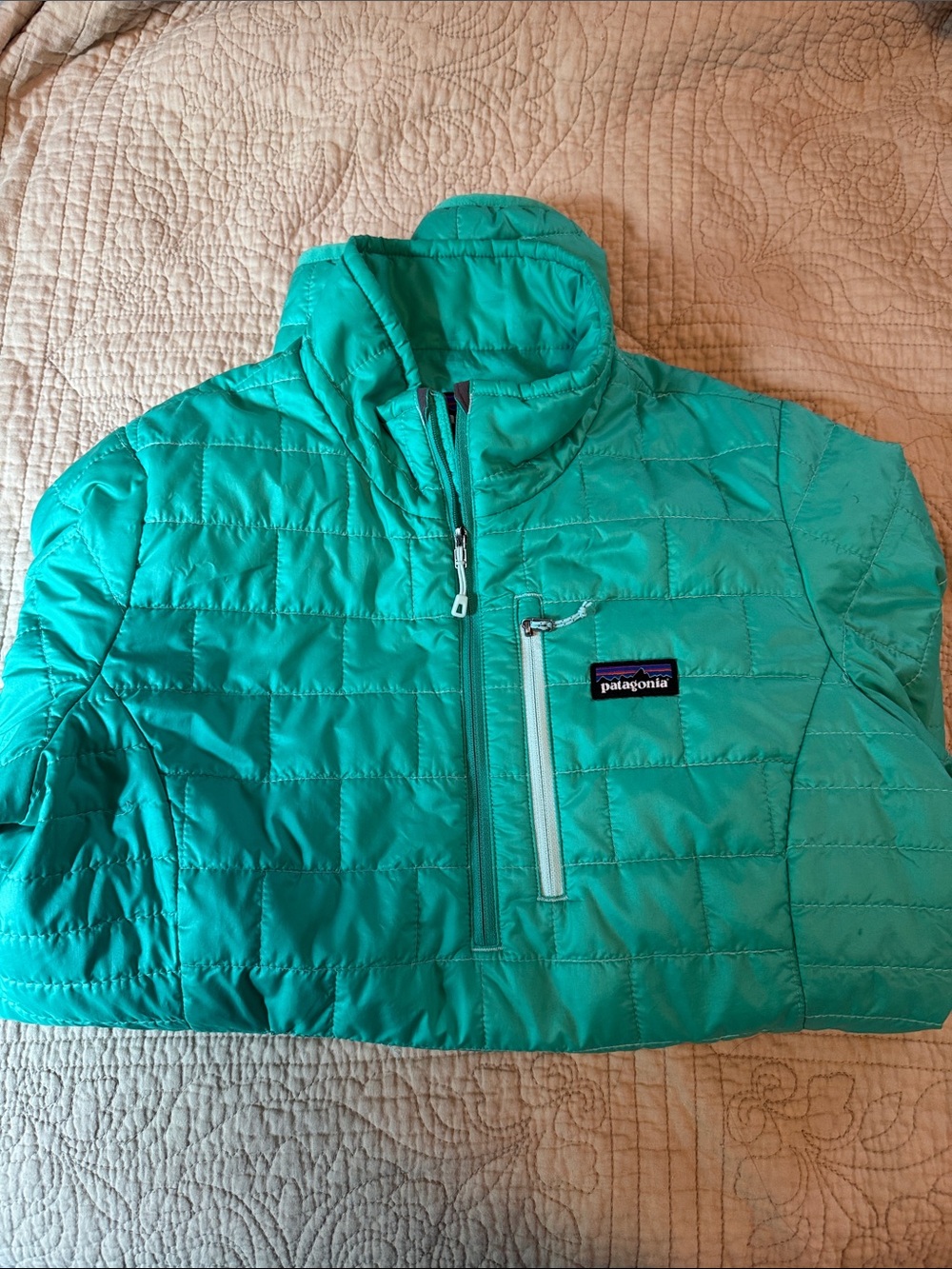 Patagonia Women’s Teal Quilted Puffer Pullover